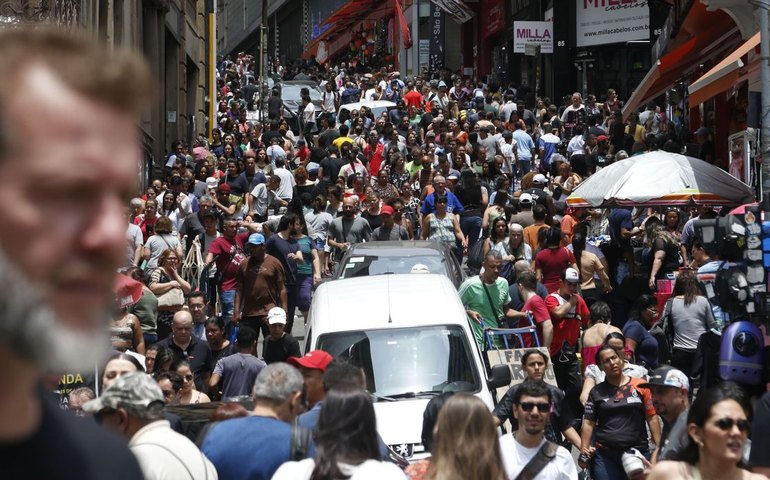 Brasil registra 212,6 milhões de habitantes em julho de 2024, diz IBGE