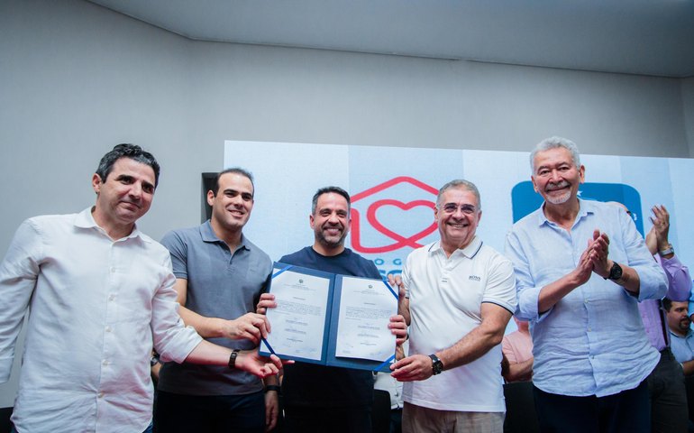 Governador assina ordens de serviço para construção de 3 universidades e anuncia concurso para Uneal e bolsas para alunos