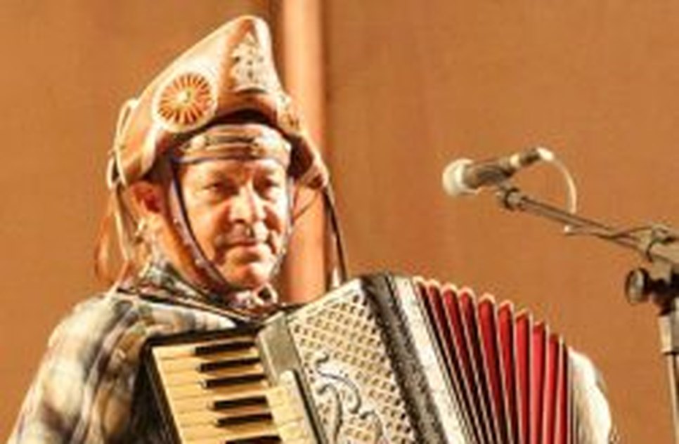 CANTOR EDGAR DO ACORDEON