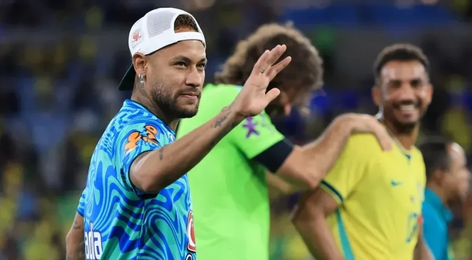 Ancelotti aguarda ressonância para saber se Neymar treina com a Seleção na próxima semana - Foto: Buda Mendes/Getty Images