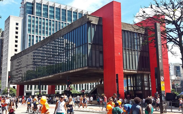 Masp exibe criações de Leonilson