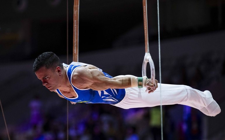 Caio Souza fica no top 10 do individual geral do Mundial de Ginástica