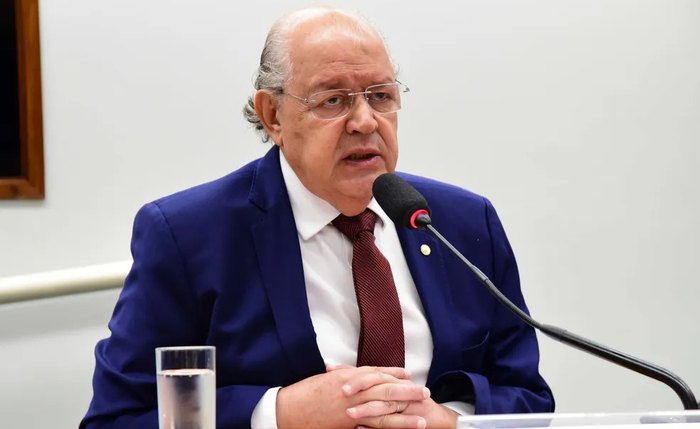 Luiz Carlos Hauly assumirá vaga de Deltan na Câmara Luiz Carlos Hauly assumirá vaga de Deltan na Câmara