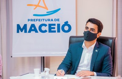 Prefeito JHC discute com embaixador britânico plano para redução da emissão de gases do efeito estufa