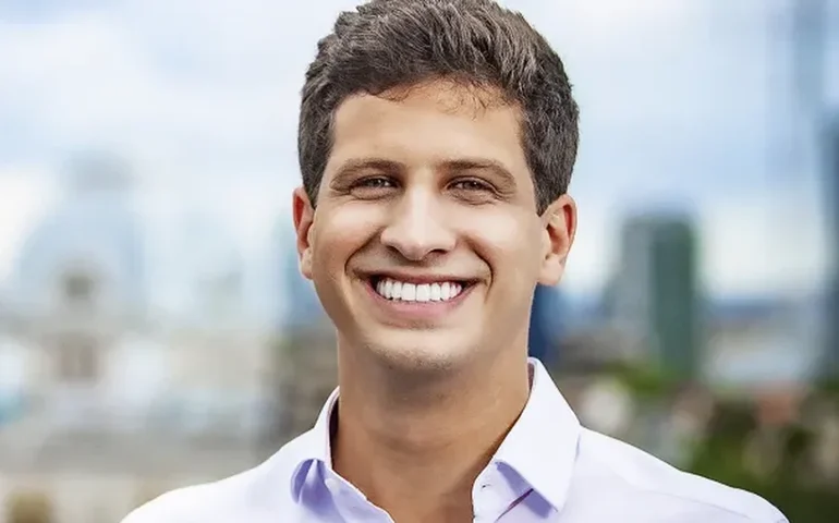 Após polêmica, João Campos volta atrás e cancela nomeação de filho de procuradora do TCE para Procuradoria-Geral do Recife