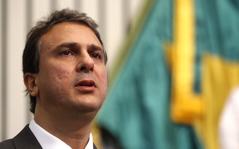 MEC quer dar bolsa para estudantes universitários; entenda