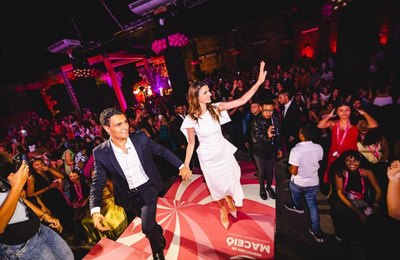 JHC celebra festa coletiva de debutantes e reforça papel da educação na transformação social