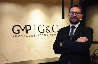 Mais de 100 empresas entram em recuperação judicial por mês no Brasil e cenário acende alerta sobre gestão financeira