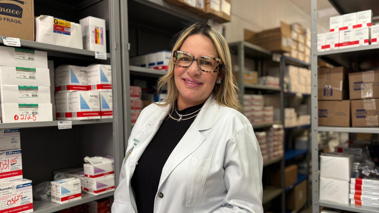 Farmacêutica do Hospital Metropolitano de Alagoas explica os principais cuidados com os medicamentos em casa