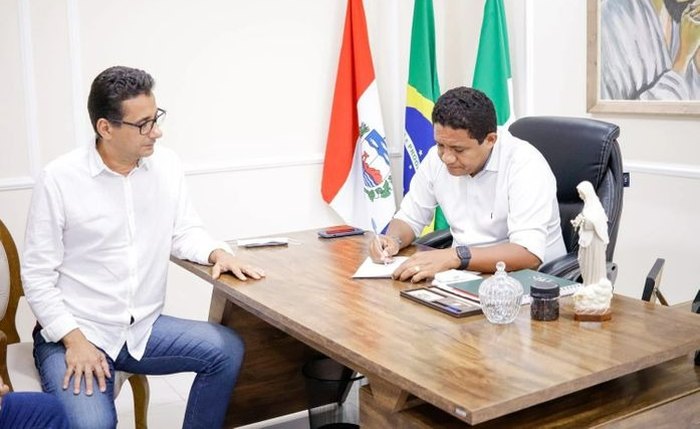 Vice-prefeito Dr. Márcio Henrique (à esquerda) anuncia pré-candidatura