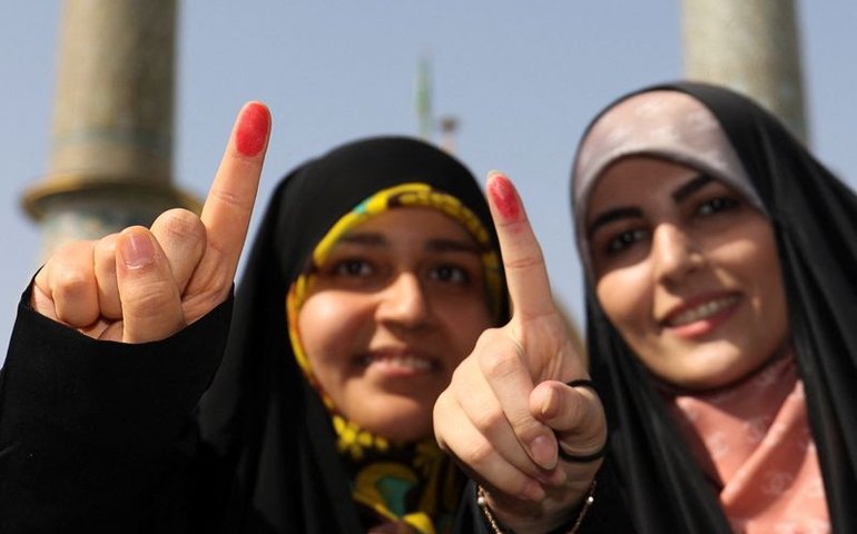 Iranianos votam em segundo turno na corrida presidencial