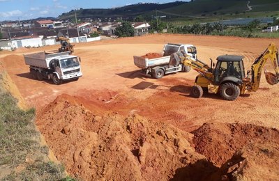 Santana do Mundaú inicia terraplanagem para construção da Creche do Programa Criança Alagoana - CRIA