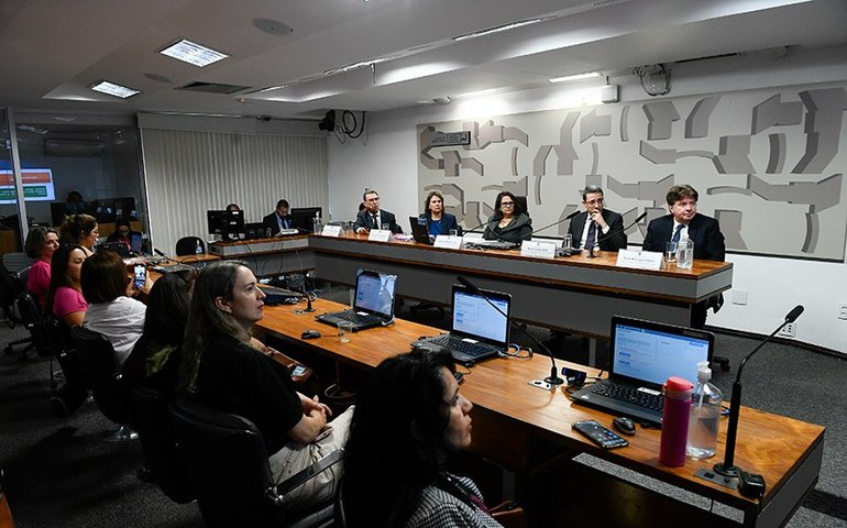 Comissão do Senado analisa projeto que permite uso de trajes religiosos nos tribunais