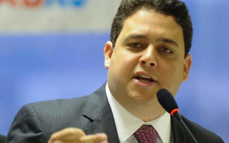 Entidades reagem a fim de adesão a conselho de classe