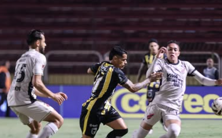 Volta Redonda vira diante do Athletico-PR e respira na zona do rebaixamento da Série B