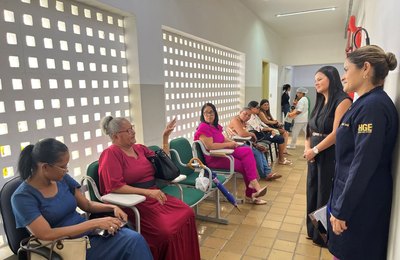 Usuárias do Ambesp participam de ação na sala de espera sobre violência contra a mulher