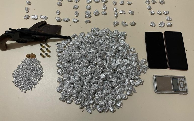 Balanço semanal: PM apreende 21 armas de fogo e quase 5 kg de drogas