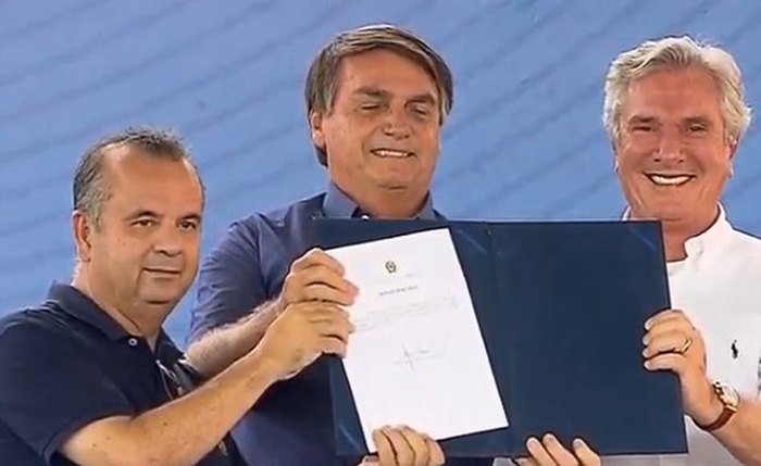 Bolsonaro inaugurou nesta quinta-feira, 5, em Piranha, a Adutora do Piau