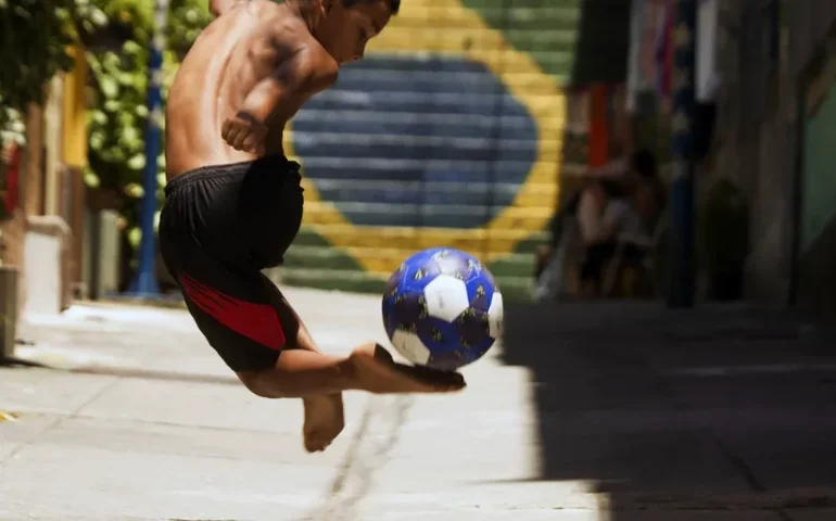 Exposição 'Imagens do Beco' leva fotos de Severino Silva à Tavares Bastos neste sábado