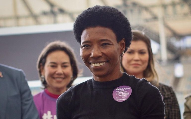 Pretinha é eternizada e tem pés gravados na Calçada da Fama do estádio do Maracanã