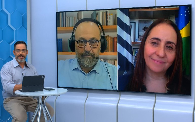 Salários dos políticos brasileiros é tema de discussão no 'Aparecida Debate'