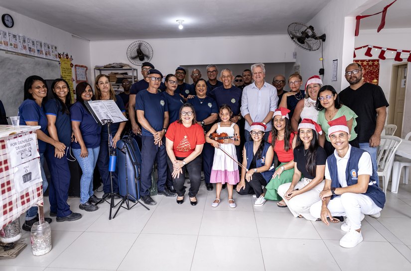 Usuários do Centro POP se divertem em festa de Natal