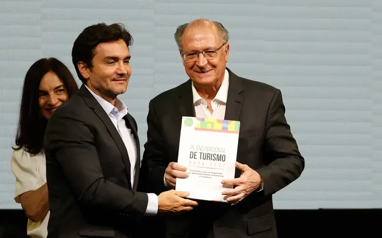 Governo quer atrair ao Brasil 8,1 milhões de turistas por ano até 2027