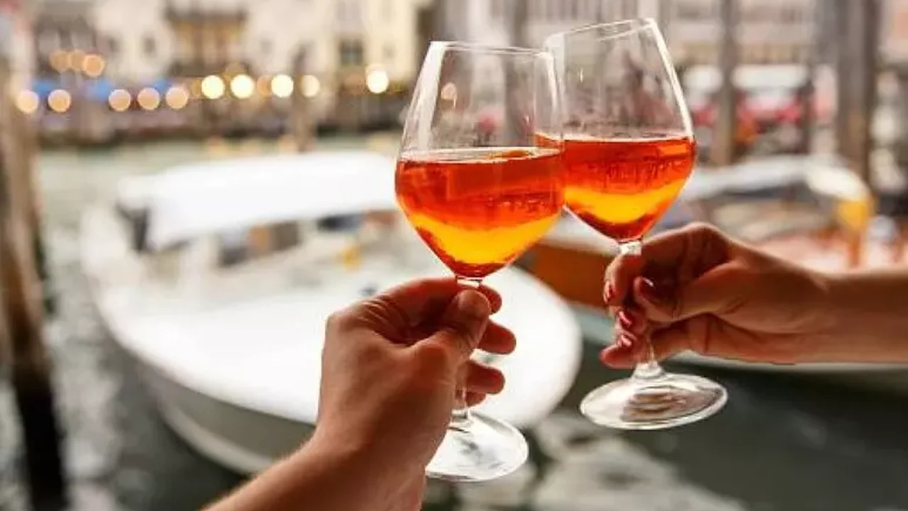 Popularidade do Spritz impulsiona exportações de Prosecco, diz estudo italiano