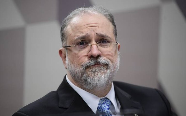 Aras defende responsabilidade do Estado em morte por bala perdida