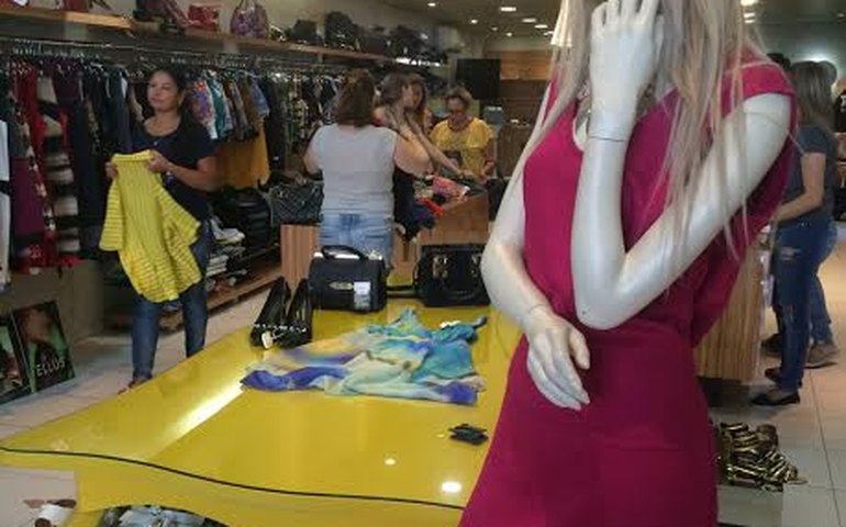 Liquidação de verão aquece vendas no centro da cidade de Arapiraca