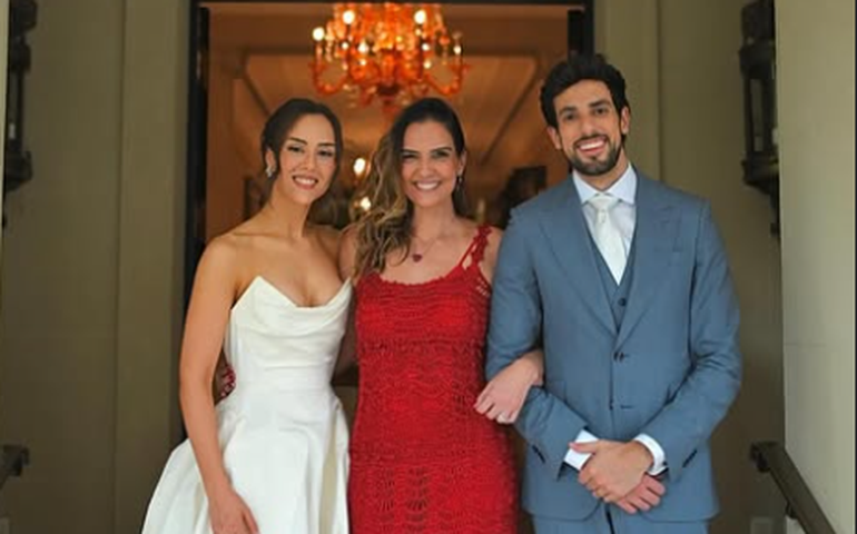 Mulher de Faustão homenageia enteada após casamento