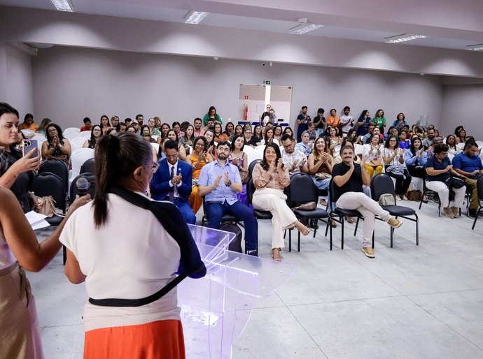 Prefeita de Palmeira participa de audiência pública para construção do Plano Estadual Pela Primeira Infância