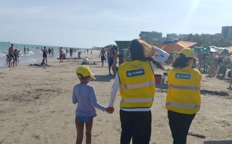 Equipe Social do Ronda no Bairro garante acolhimento e reencontra familiares de criança perdida na orla