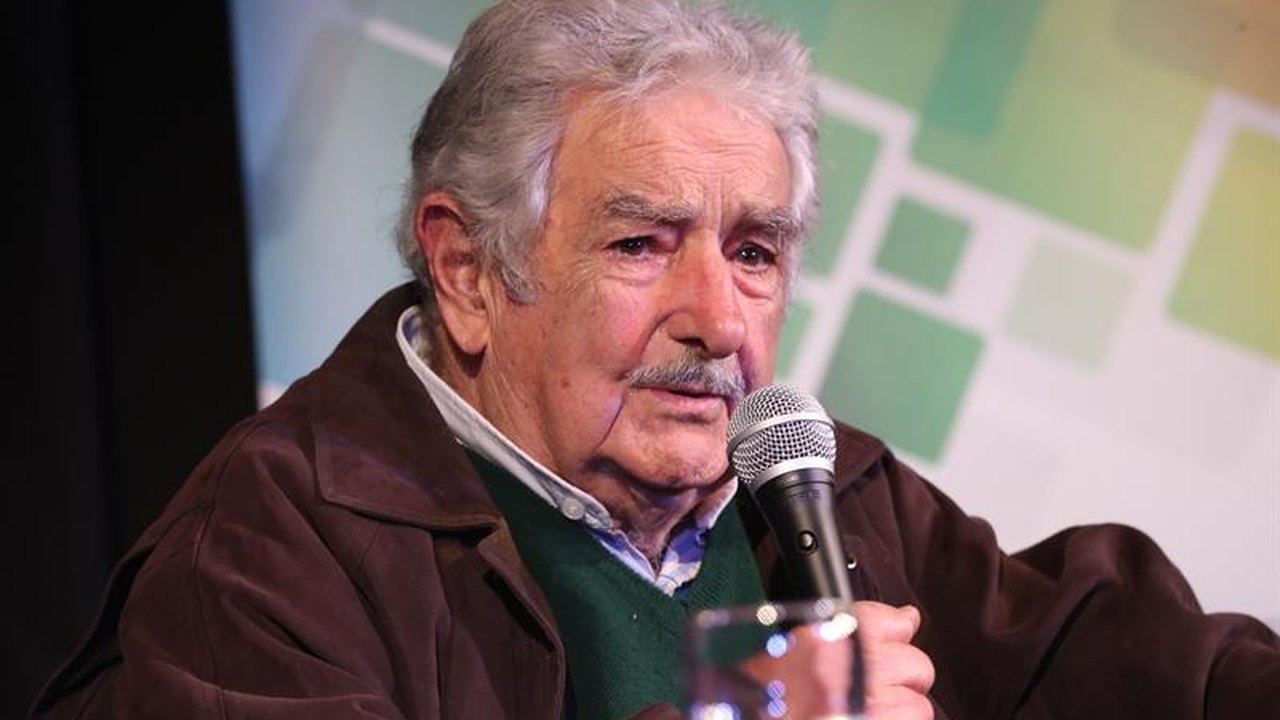 Mujica 'está bem' após radioterapia para tratar câncer de esôfago, diz médica