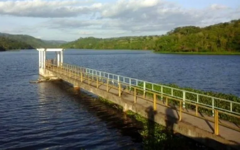 Casal efetua manutenção preventiva no Sistema Carangueja na terça-feira (12)