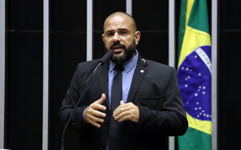 Comissão aprova projeto que exige divulgação do direito da pessoa com deficiência a atendimento domiciliar