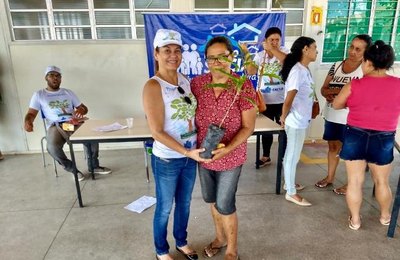Parceira da Caixa, prefeitura de São José da Laje realiza palestra e distribui kits no conjunto Armando Lyra