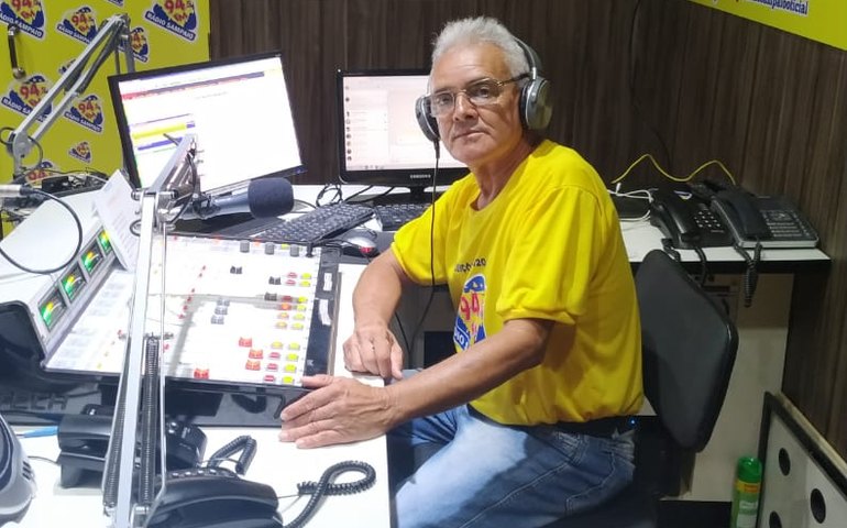 Covid-19: Radialista Adailton Costa Souto, o Teteu do Sertão, morre aos 60 anos