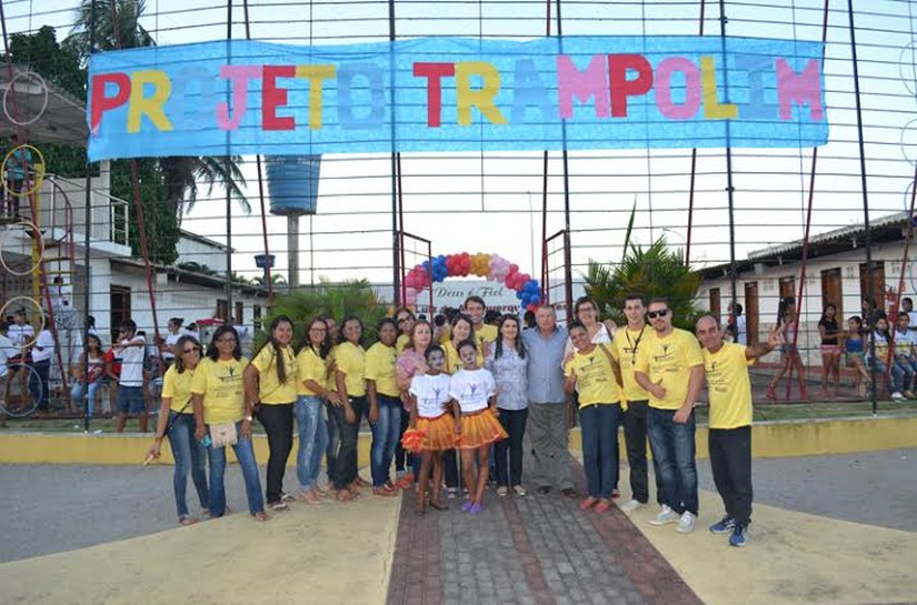 Projeto Trampolim empolga plateia no estádio Luizão em Atalaia