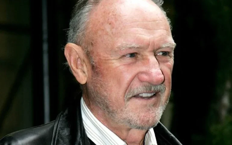 Filha de Gene Hackman pede que cachorro seja enterrado junto à Betsy Arakawa, mulher do ator