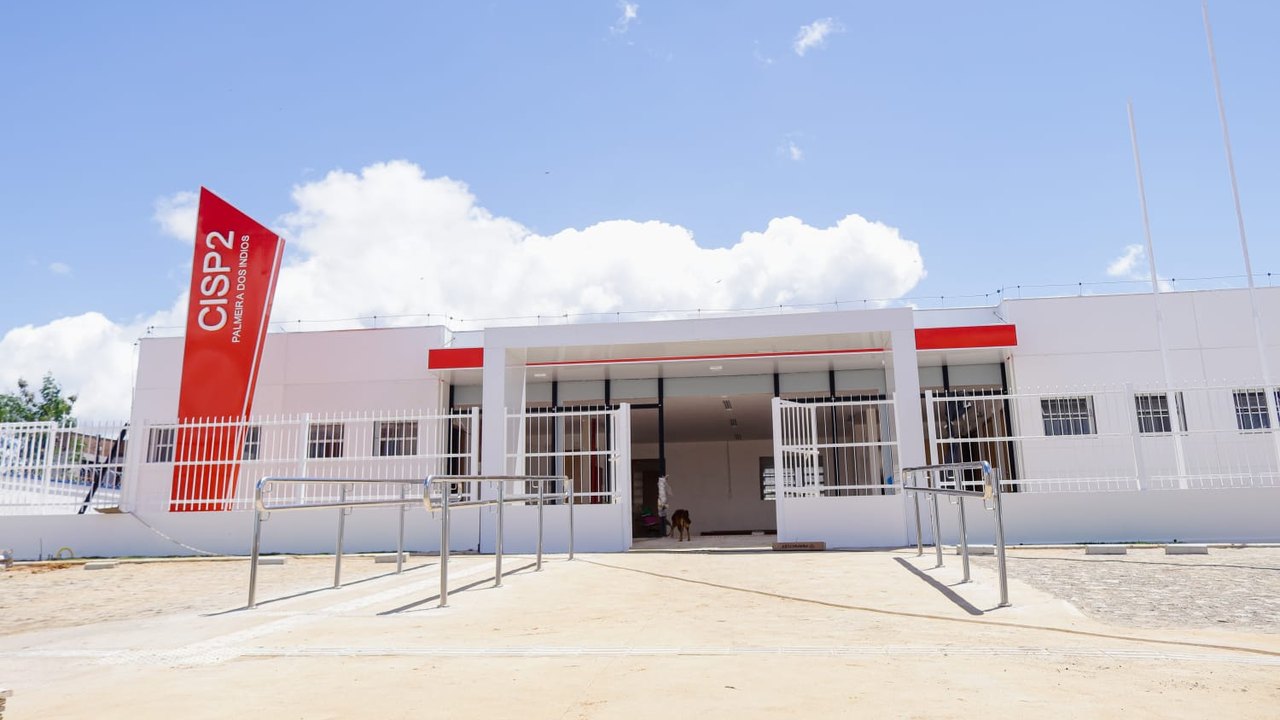 Homem que tentou subornar policiais do 3° BPM é conduzido para a delegacia de Palmeira dos Índios
