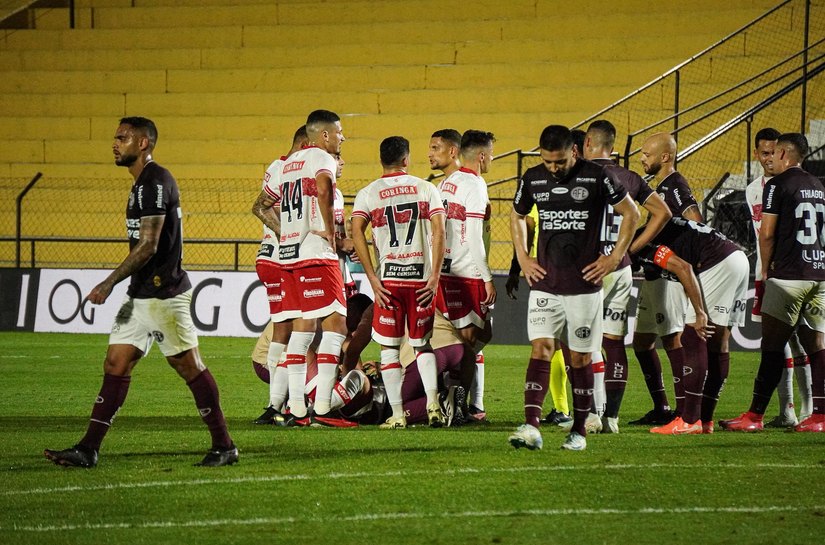 Com um a mais, CRB perde por 1 a 0 para a Ferroviária