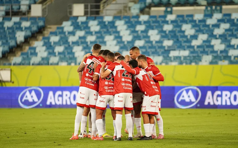 Cuiabá marca dois gols em três minutos, vence o CRB e encerra jejum na Série B