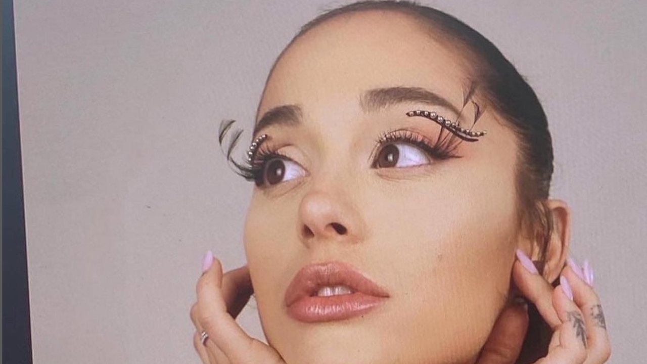 Estrelas como Ariana Grande e Mark Ruffalo assinam carta em protesto contra censura de livros nos EUA