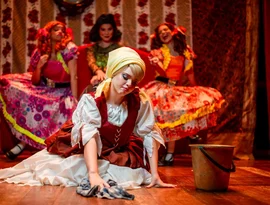 Peça “Cinderela e o sapatinho de cristal” promete trazer a magia do clássico da Disney para o palco do Teatro Gustavo Leite