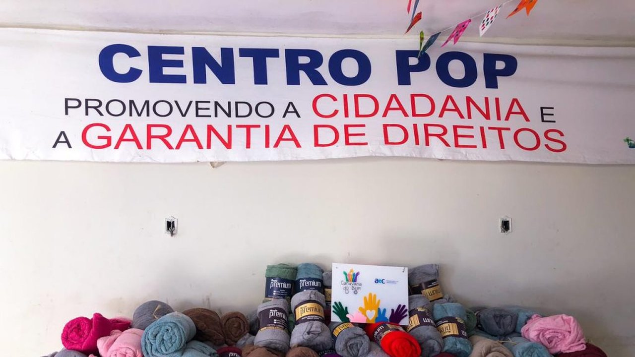Arapiraca recebe 90 cobertores da AeC que serão doados a cidades atingidas pelas chuvas