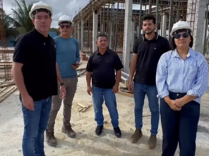Prefeito Jorge Galvão visita andamento das obras da nova escola Maria de Lourdes, em Jundiá