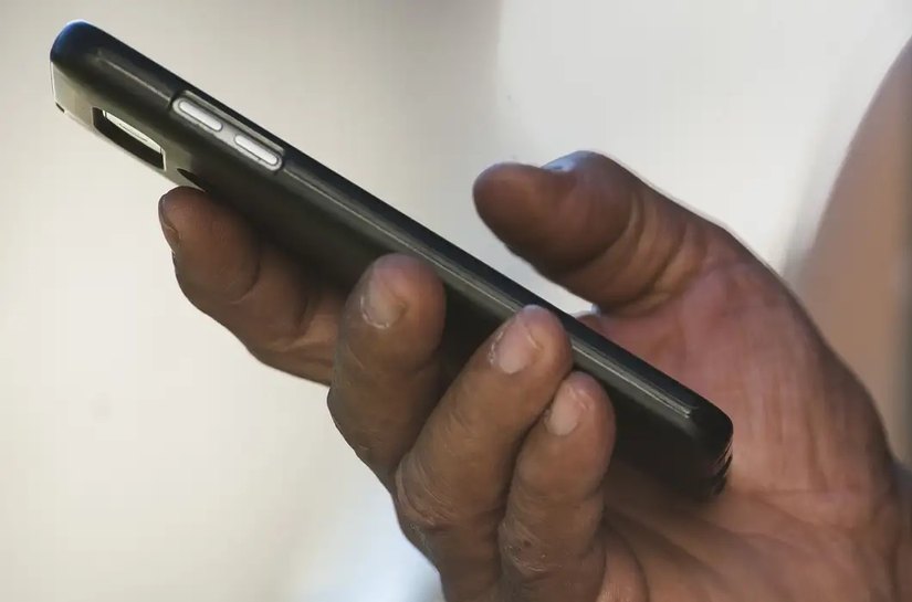 Anatel: nove em cada dez brasileiros têm acesso à telefone celular