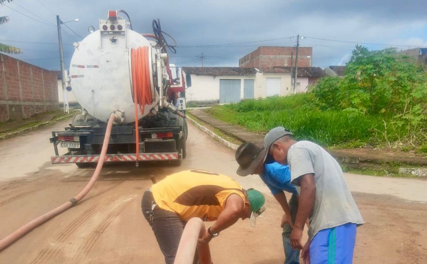 Prefeitura de Santana do Mundaú realiza limpeza de galerias no Residencial Jussara