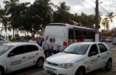 Procon Alagoas promove plantão de verão na Praia da Pajuçara 